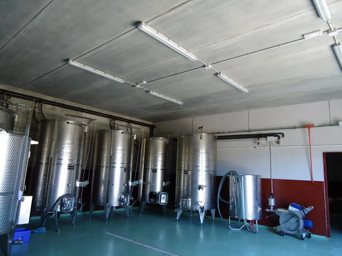 Instalación eléctrica e hidráulica especializada para una bodega vinícola