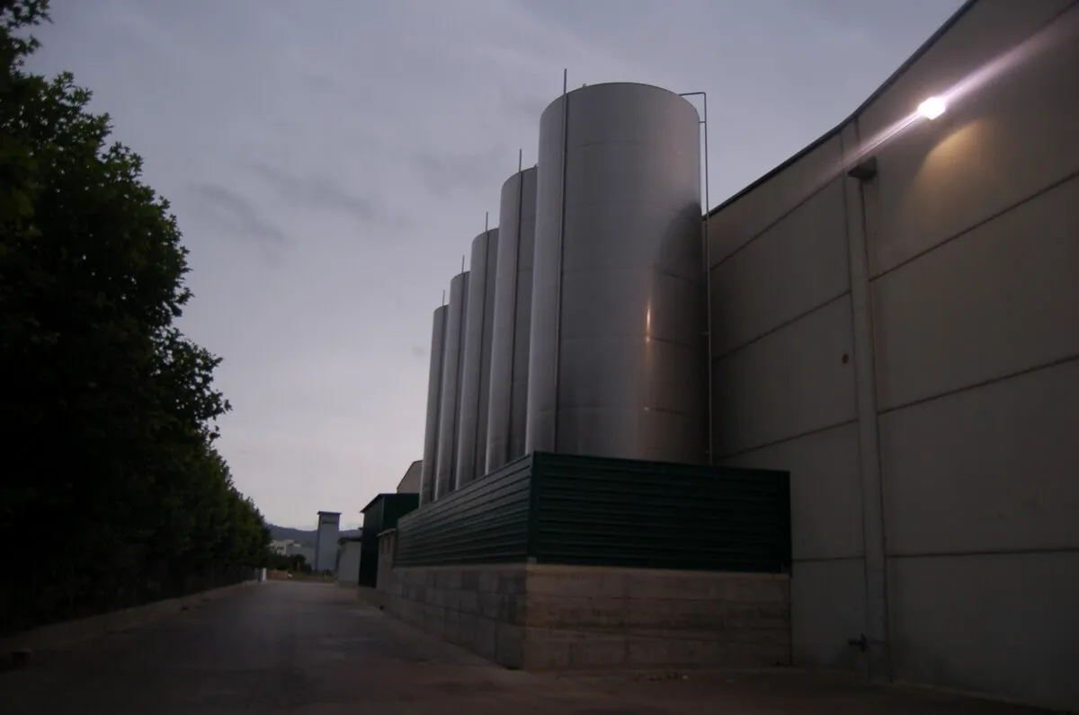 Instalación de depósitos de aceite de oliva
