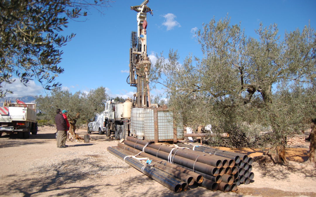 Perforació de pou per a finca de garrofers