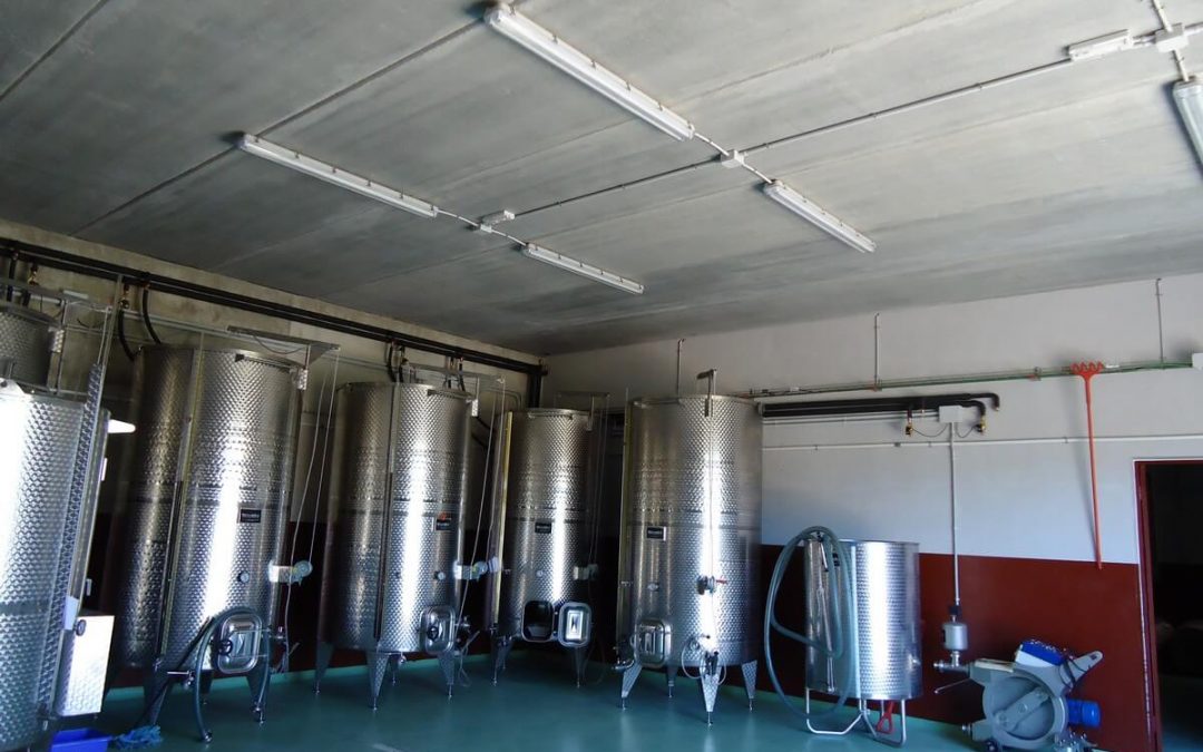 Instal·lació electrica i hidraulica especialitzada amb un celler de vinicola