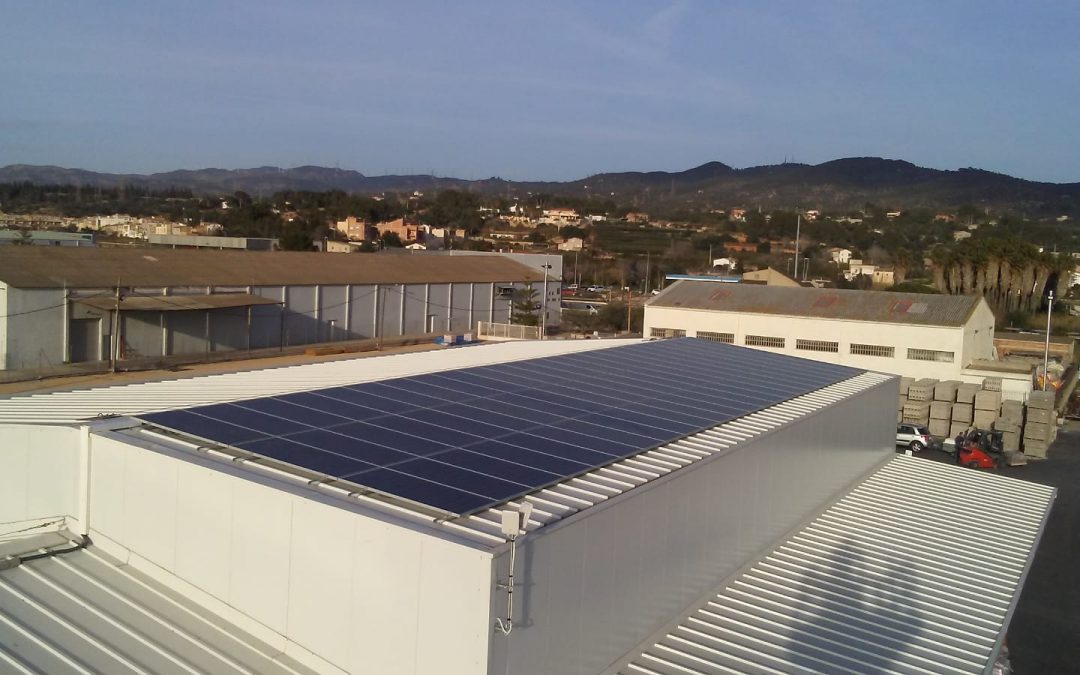 Instal·lacio d’energia solar fotovoltaica per una planta de fabricació de gel